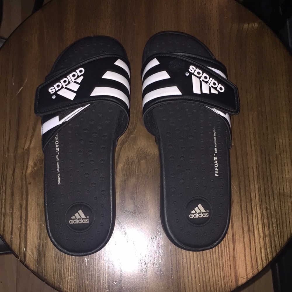 Sporty Adidas velcro sandals